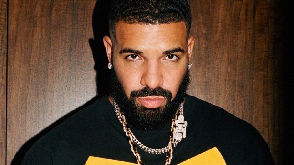 Drake accepted a huge award at the 2021 Billboard Music Awards with his ...