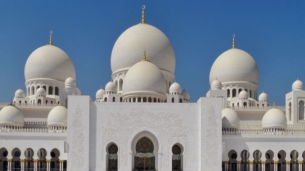 The Sheikh Zayed Grand Mosque has officially re-opened | Cosmopolitan ...