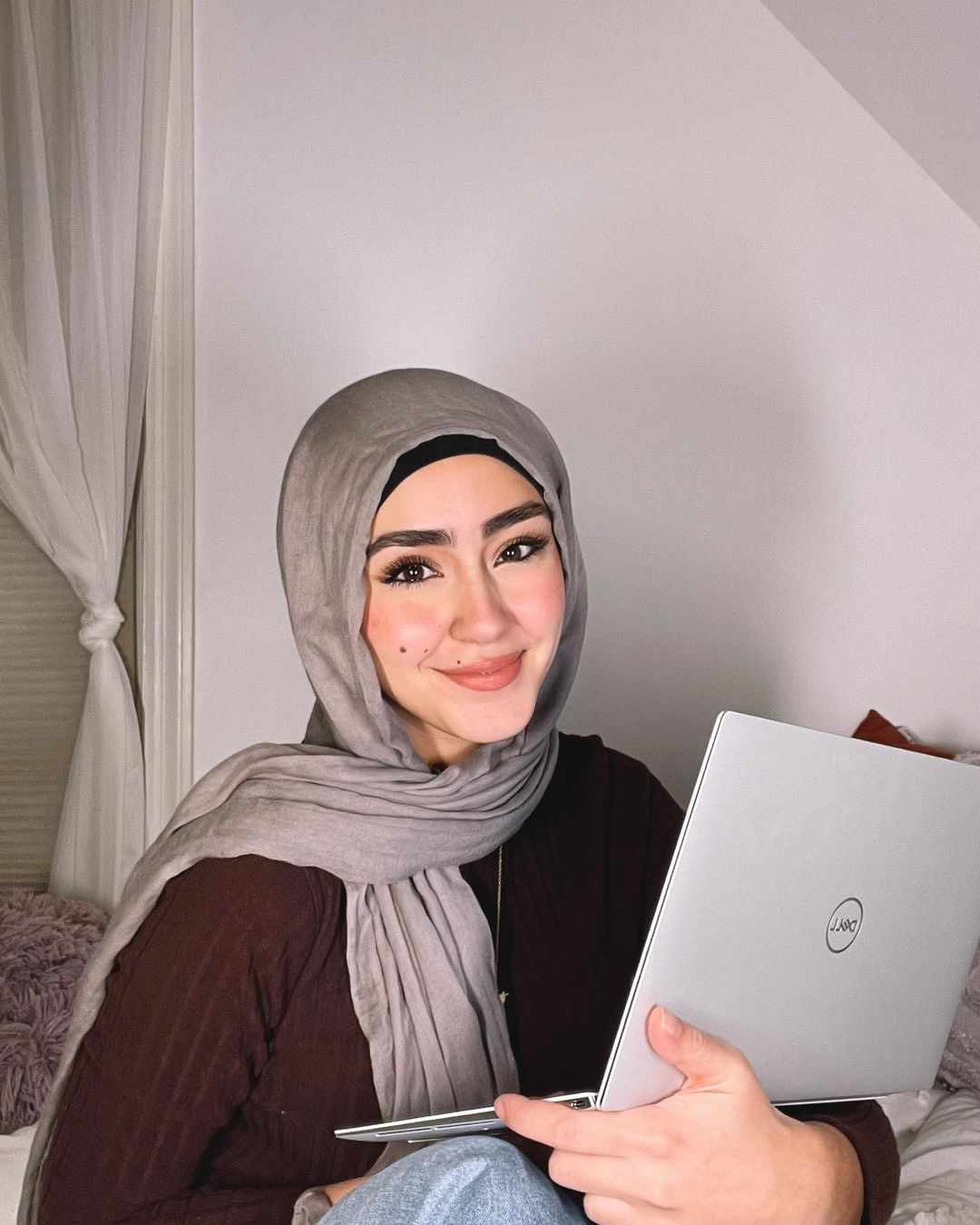 World Hijab Day 10 Modest Fashion Trailblazers You Need To Follow Rn Cosmopolitan Middle East