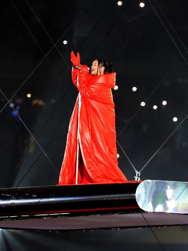 We can't keep calm: Rihanna announces pregnancy during Super Bowl ...