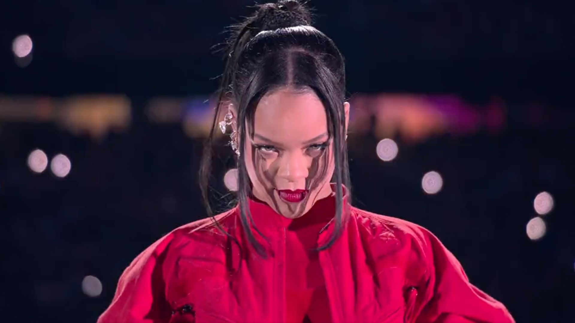 The Best Twitter Reactions to Rihanna's Super Bowl Halftime Show &  Pregnancy Reveal