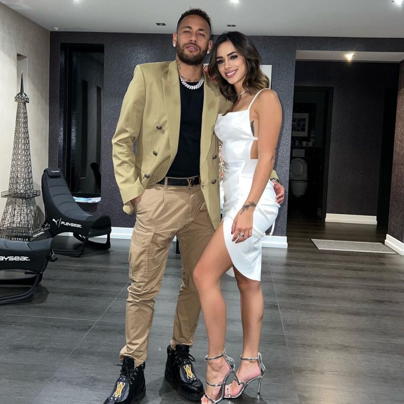 Neymars Pregnant Girlfriend Is Staying With Him After The Cheating Scandal